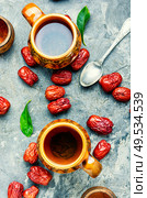 Tea from unabi or jujube.Herbal medicine.Chinese traditional medicine.. Healing tea from ziziphus. Стоковое фото, агентство Ingram Publishing / Фотобанк Лори