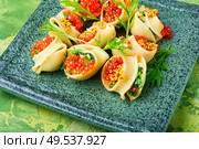 Festive, banquet pasta dish stuffed with red caviar.Macaroni stuffed with salmon caviar.. Red caviar stuffed pasta. Стоковое фото, агентство Ingram Publishing / Фотобанк Лори