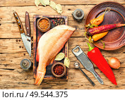 Whole raw fresh red perch or seabass.Raw fish on wooden background. Uncooked red perch. Стоковое фото, агентство Ingram Publishing / Фотобанк Лори
