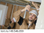 plasterer inspecting the ceiling frame. Стоковое фото, агентство Ingram Publishing / Фотобанк Лори