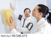 plasterer finishing wall with float. Стоковое фото, агентство Ingram Publishing / Фотобанк Лори