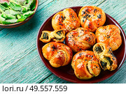 Homemade rustic nettle and spinach buns.Fresh baked buns with herbs. Appetizing bun with nettles. Стоковое фото, агентство Ingram Publishing / Фотобанк Лори