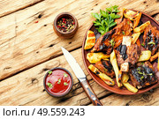 Delicious grilled veal ribs, fried beef ribs.BBQ grilled ribs. Roasted veal rib and fried potato. Стоковое фото, агентство Ingram Publishing / Фотобанк Лори