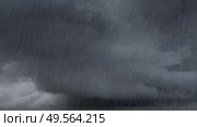 Dark storm clouds and heavy rain. Стоковое видео, видеограф Михаил Коханчиков / Фотобанк Лори