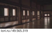 Himeji, Japan - Sep 24 2024, 4k, panoramic view of room with sunlight passes through window and leaves a beautiful lattice print on floor, inside Himeji Castle, White Heron castle, Himeji, Japan. Редакционное видео, видеограф Сергей Богомяко / Фотобанк Лори