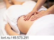 Woman receiving a belly massage in a physiotherapy center. Female patient is receiving treatment by professional osteopathy therapist.. Woman receiving a belly massage in a physiotherapy center. Стоковое фото, агентство Ingram Publishing / Фотобанк Лори