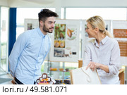 two peopele talking in an artists workshop. Стоковое фото, агентство Ingram Publishing / Фотобанк Лори