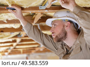 male builder working on ceiling joists. Стоковое фото, агентство Ingram Publishing / Фотобанк Лори