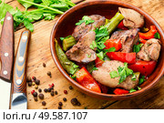 Warm salad with chicken liver and vegetables.Chicken liver salad. Vegetable and liver salad. Стоковое фото, агентство Ingram Publishing / Фотобанк Лори