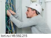 mending tangles in the cables. Стоковое фото, агентство Ingram Publishing / Фотобанк Лори