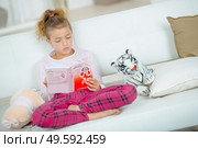 a girl is nourishing the habit. Стоковое фото, агентство Ingram Publishing / Фотобанк Лори