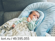 Newborn girl using a pacifier. Стоковое фото, агентство Ingram Publishing / Фотобанк Лори