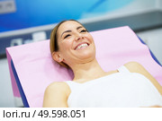 Middle-aged woman lying on the stretcher in an aesthetic clinic waiting for a botox treatment.. Middle-aged woman lying on the stretcher in an aesthetic clinic. Стоковое фото, агентство Ingram Publishing / Фотобанк Лори