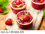 Delicious tartlets with berry jam.Cake with strawberries.Fruit dessert. Summer biscuit or shortcake with strawberries. Стоковое фото, агентство Ingram Publishing / Фотобанк Лори