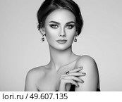 Portrait beautiful woman with jewelry. Model girl with manicure on nails. Beauty and Accessories. Black and white photo. Стоковое фото, агентство Ingram Publishing / Фотобанк Лори
