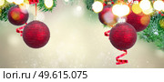 Red christmas balls and evergreen fir tree frame on gray winter background banner. Red christmas balls. Стоковое фото, агентство Ingram Publishing / Фотобанк Лори