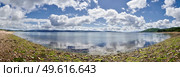 Panoramic view from waters edge of Loch Glip on the West Coast of Scotland. Стоковое фото, агентство Ingram Publishing / Фотобанк Лори