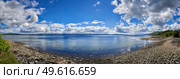 Panoramic view from waters edge of Loch Glip on the West Coast of Scotland. Стоковое фото, агентство Ingram Publishing / Фотобанк Лори
