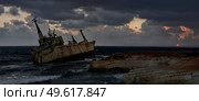 Panoramic photograph of the Edro Shipwreck in the Mediterranean sea, Coral Bay, Cyprus at sunset. Стоковое фото, агентство Ingram Publishing / Фотобанк Лори