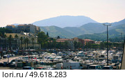 Yachts moored in the port of the old French town of Banyuls-sur-mer, resort Mediterranean sea, travel, summer. Стоковое фото, фотограф Иван Грушевич / Фотобанк Лори