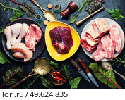 Fresh piece of meat on kitchen table.Veal, pork and chicken for cooking.. Slice raw meat set,top view. Стоковое фото, агентство Ingram Publishing / Фотобанк Лори