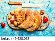 Closed pizza with mushrooms. Calzone - Italian pie. Calzone - Italian pie, pizza. Стоковое фото, агентство Ingram Publishing / Фотобанк Лори
