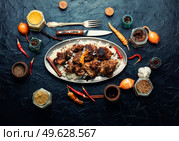 Spicy vindaloo meat with rice. Pork cooked in spicy garlic sauce. Vindaloo, meat in fried spices. Стоковое фото, агентство Ingram Publishing / Фотобанк Лори
