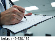Рука врача, заполняющего медицинскую карту / The doctor's hand filling out the medical record. Стоковое AI-изображение, AI-художник Валерий Лукин / Фотобанк Лори