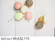 Delicious mix of pastel thones cupcakes. Стоковое фото, агентство Ingram Publishing / Фотобанк Лори