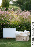 white plush blankets in wooden boxes for event invitees. Стоковое фото, агентство Ingram Publishing / Фотобанк Лори