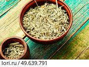Dried wormwood in a bowl. Mugwort homeopathic herbs in herbal medicine.Absinth, cure. Dried wormwood medicinal. Стоковое фото, агентство Ingram Publishing / Фотобанк Лори