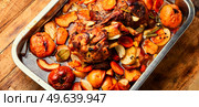 Pork knuckle or shank stewed in dark beer with quince and apples.Autumn meat recipe. Baked meat with autumn fruits. Стоковое фото, агентство Ingram Publishing / Фотобанк Лори
