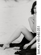 girl in a black long dress in a sandy desert under a blue sky. Стоковое фото, агентство Ingram Publishing / Фотобанк Лори