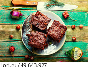 Panforte, cake with almonds, nuts, dried fruits and berries.. Panforte, Christmas bread, Italian sweet. Стоковое фото, агентство Ingram Publishing / Фотобанк Лори