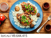 Chicken meat with mushroom sauce on a rice pad. Meat with Sicilian marsala sauce.. Chicken breast with marsala sauce and rice. Стоковое фото, агентство Ingram Publishing / Фотобанк Лори