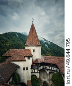 The medieval Bran fortress known as Dracula castle in Transylvania, Romania. Historical saxon style stronghold in the heart of Carpathian mountains. Стоковое фото, агентство Ingram Publishing / Фотобанк Лори