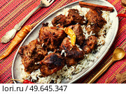 Vinegar marinated pork braised in Indian spices, vindaloo.. Pork vindaloo, a popular Indian dish. Стоковое фото, агентство Ingram Publishing / Фотобанк Лори