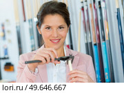 portrait of woman billiard player. Стоковое фото, агентство Ingram Publishing / Фотобанк Лори