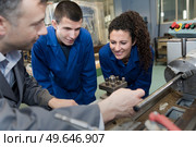 portrait of young mechanics at work. Стоковое фото, агентство Ingram Publishing / Фотобанк Лори