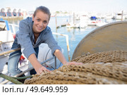 woman working in a dock. Стоковое фото, агентство Ingram Publishing / Фотобанк Лори