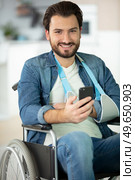 injured man in wheelchair making telephone call. Стоковое фото, агентство Ingram Publishing / Фотобанк Лори