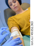 cancer patient having a transfusion. Стоковое фото, агентство Ingram Publishing / Фотобанк Лори