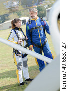 the parachute jumpers are preparing. Стоковое фото, агентство Ingram Publishing / Фотобанк Лори