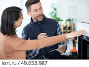 satisfied female customer with oven repair bill. Стоковое фото, агентство Ingram Publishing / Фотобанк Лори