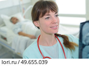 nurse happy with the radiology result of the patient. Стоковое фото, агентство Ingram Publishing / Фотобанк Лори