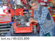 he is the broken lawn mower. Стоковое фото, агентство Ingram Publishing / Фотобанк Лори