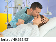 partner helps his wife during the childbirth. Стоковое фото, агентство Ingram Publishing / Фотобанк Лори
