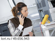 portrait of a smiling customer service representative. Стоковое фото, агентство Ingram Publishing / Фотобанк Лори