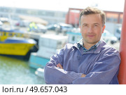 a docker posing at a port. Стоковое фото, агентство Ingram Publishing / Фотобанк Лори