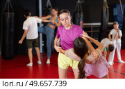 Girls practice self-defense strikes in the gym. Стоковое фото, фотограф Яков Филимонов / Фотобанк Лори